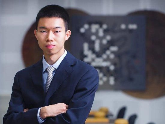 扒开她的内裤把她摸出水软件